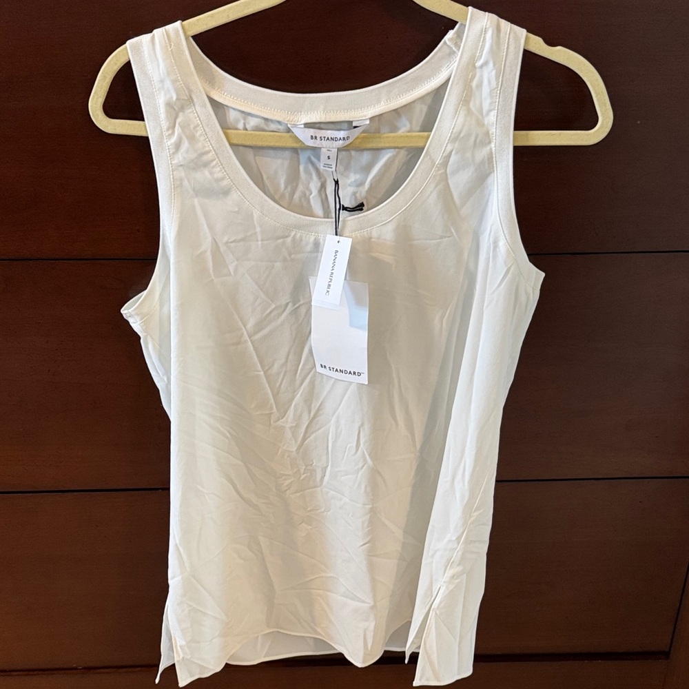 Banana Republic Cream Sleeveless Scoop Neck Tank